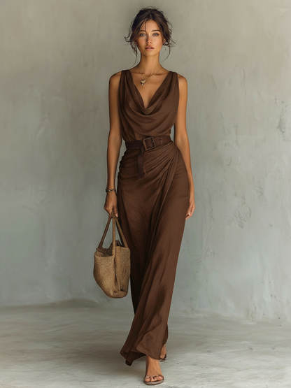 Abito maxi senza maniche con colletto drappeggiato minimalista per donne
